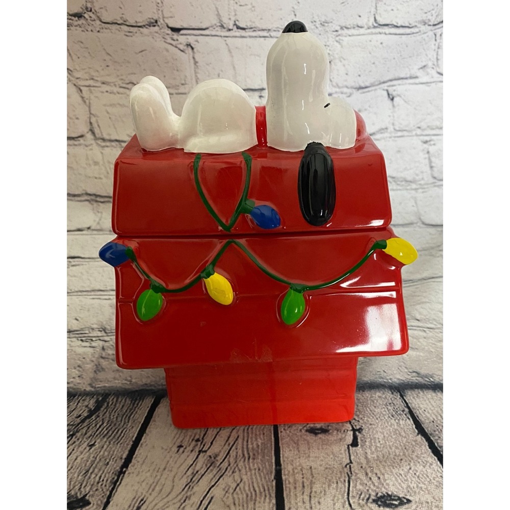 Classic Cookie Jar Red Christmas Peanuts 50th Anniversary Snoopy Doghouse